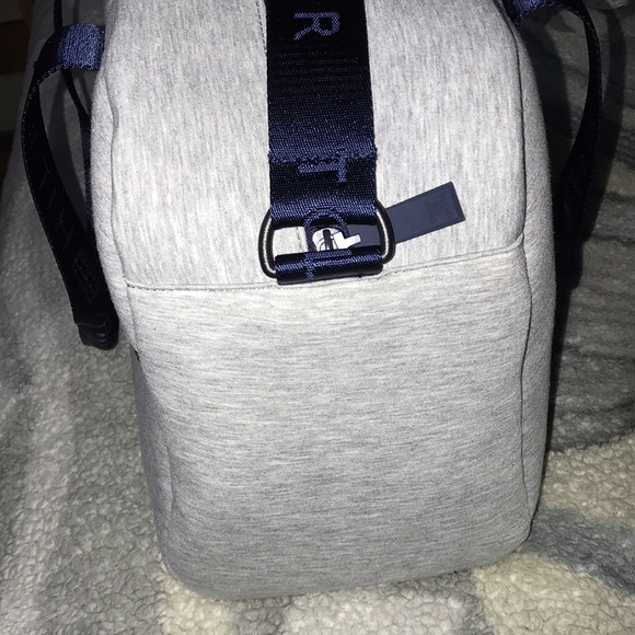 Tommy Hilfiger Men’s Small Duffel Bag🆕 - Picture 14 of 14